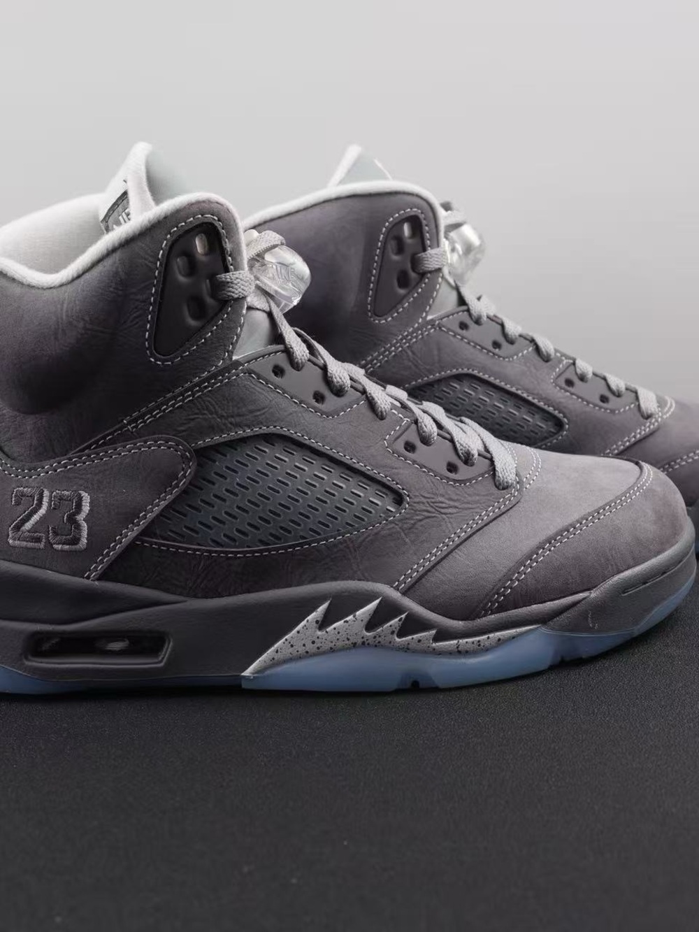 Jordan Men's Retro 5 Sneakers - Gray